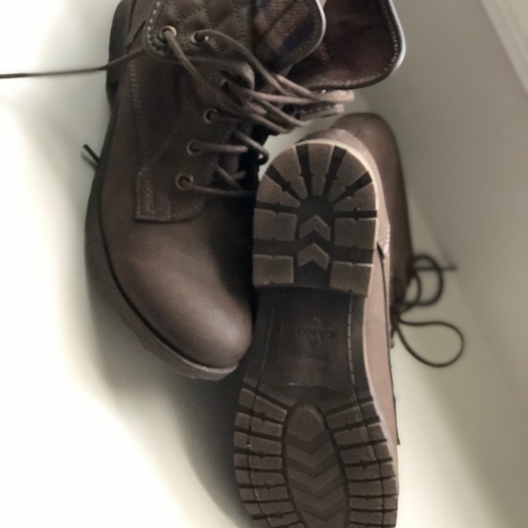 Boots - Picture 1 of 2